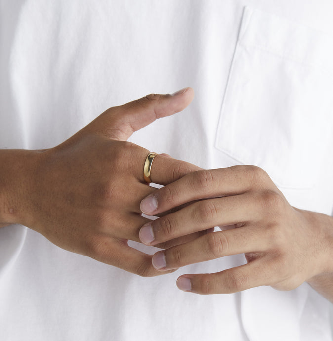 イエローゴールド指輪の魅力や選び方：エレガントなユニセックスジュエリー